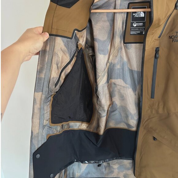 WOMEN'S BRIGANDINE FUTURELIGHT™ JACKET - Picture 6 of 7